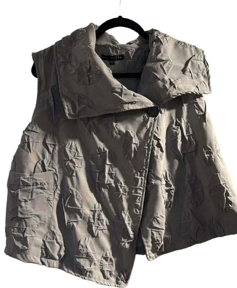 Kozan Crinkle Aris Pocket Vest in Kuro Black